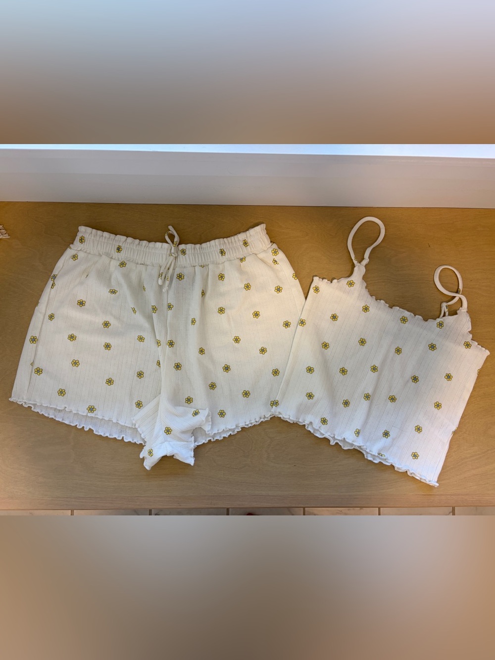 Women’s White Floral Ruffle Hem Lounge Set/PJs / NWOT - Size Small Top/Med Short